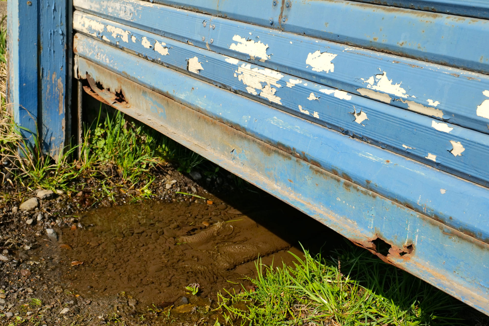 シャッターがうるさい時の対処法のアイキャッチ